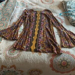 Free People Mini-Dress/Top Size 2 Bell Sleeves Cute! Good Used Condition